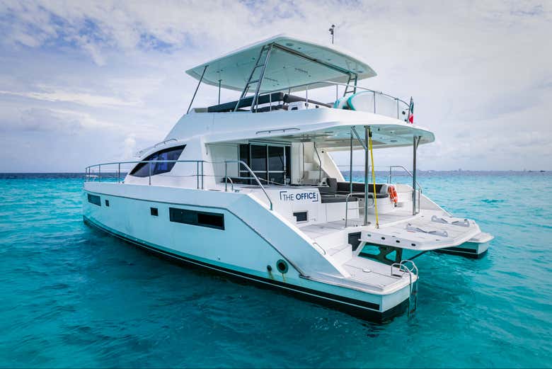 Barco privado a Isla Mujeres con barra libre