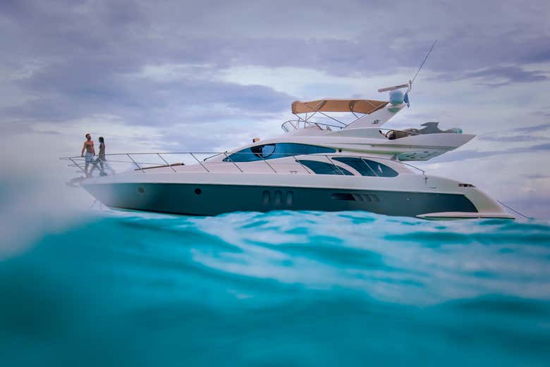 Barco privado a Isla Mujeres con barra libre