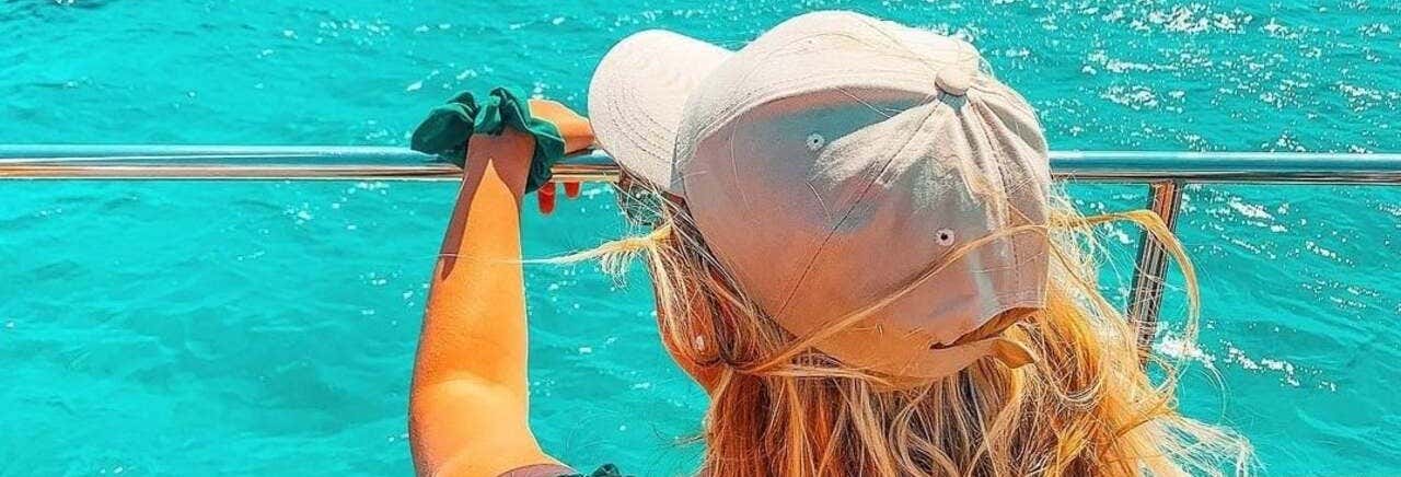 Excursión a Cala Blanca en catamarán