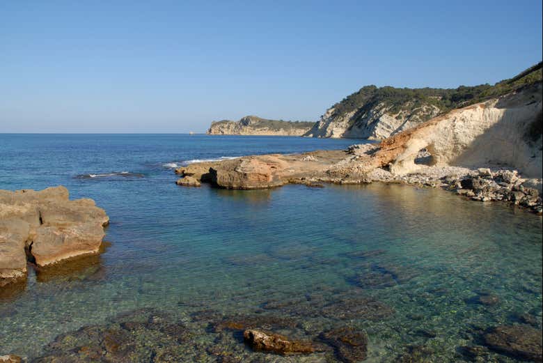 Excursión a Cala Blanca en catamarán