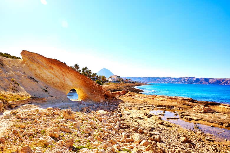 Excursión a Cala Blanca en catamarán