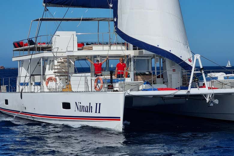 Excursión a Cala Blanca en catamarán