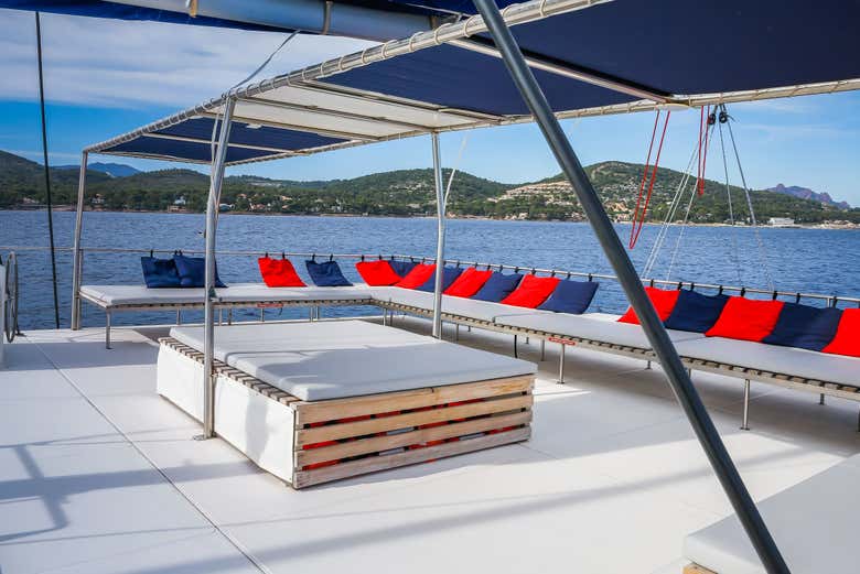 Excursión a Cala Blanca en catamarán