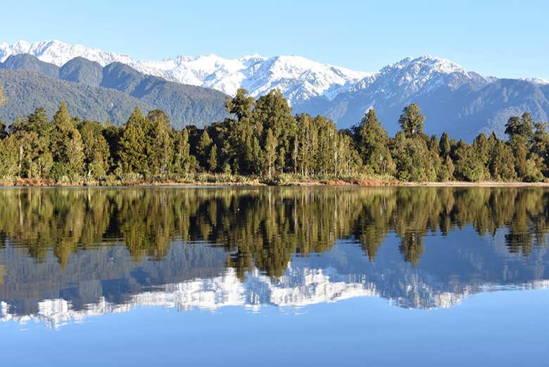 Paseo en barco por el lago Mapourika