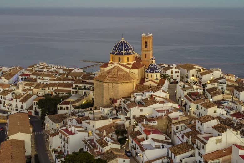 Paseo en catamarán al atardecer