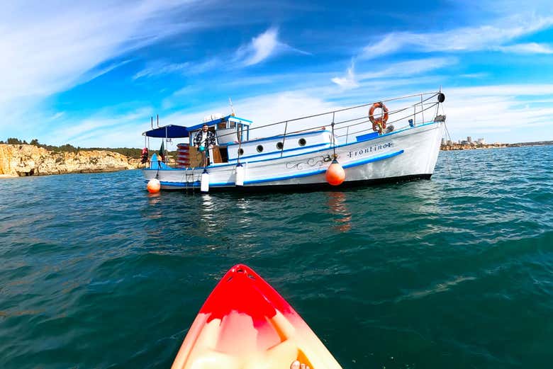 Paseo en barco + Kayak en la costa de Alvor
