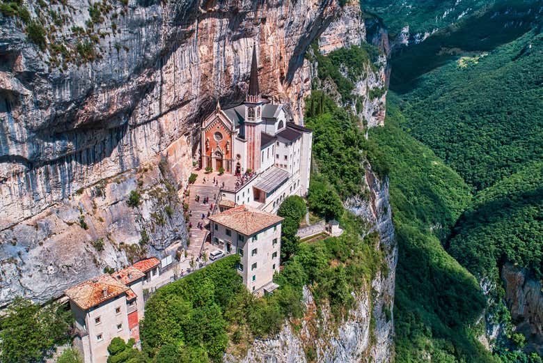 Excursión al Santuario de la Madonna della Corona y Monte Baldo