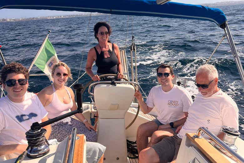 Paseo en velero por la costa de Bari con aperitivo