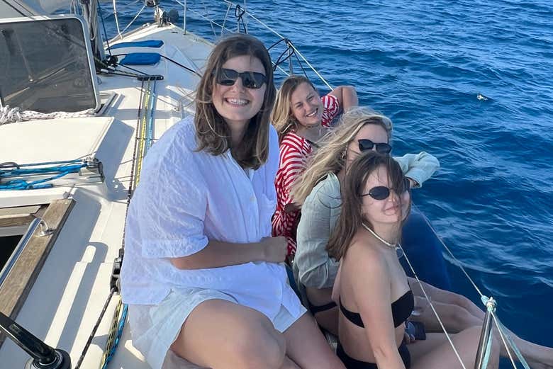 Paseo en velero por la costa de Bari con aperitivo