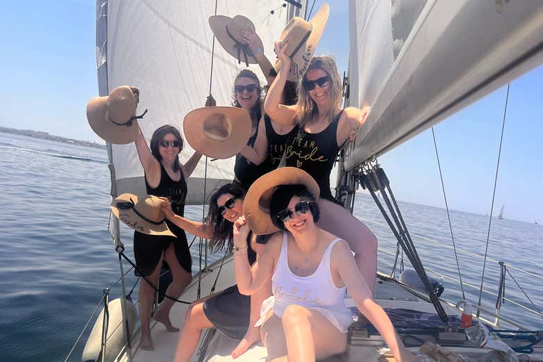Paseo en velero por la costa de Bari con aperitivo