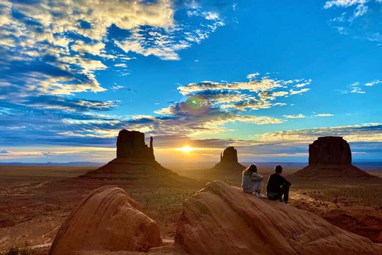 Monument Valley al amanecer o al atardecer