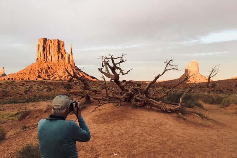Monument Valley al amanecer o al atardecer