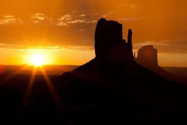 Monument Valley al amanecer o al atardecer