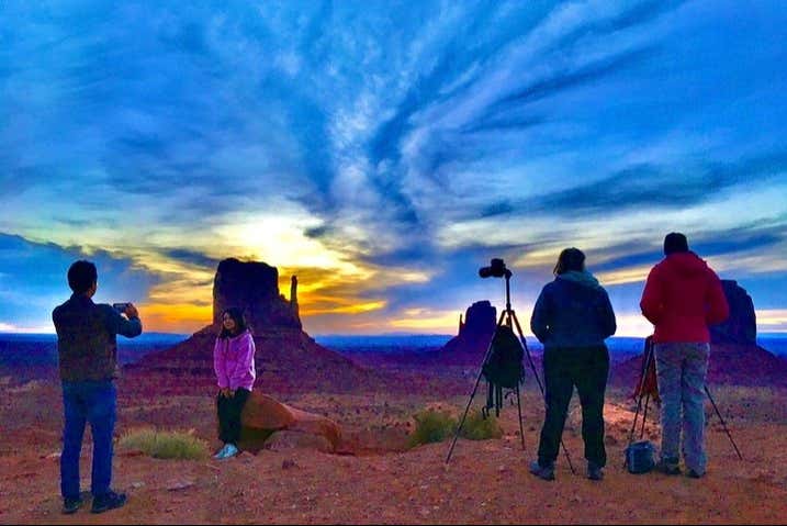 Monument Valley al amanecer o al atardecer