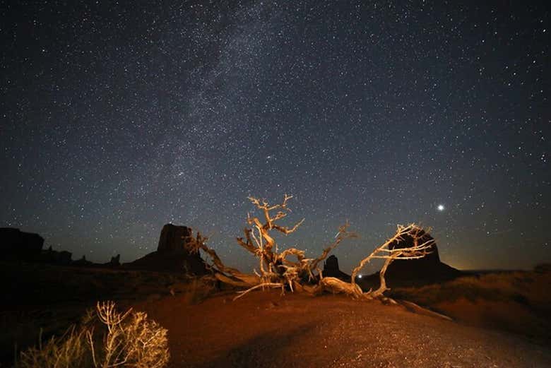 Observación de estrellas en Monument Valley