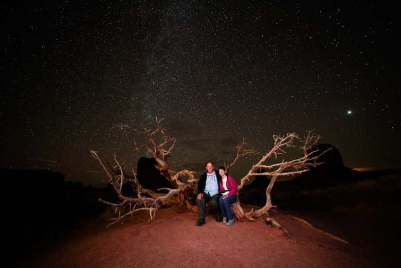 Observación de estrellas en Monument Valley