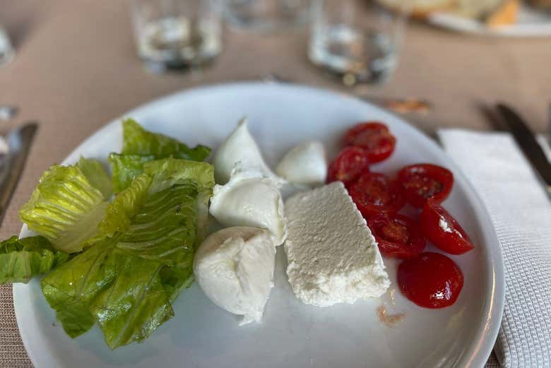Visita a una fábrica de mozzarela en Paestum