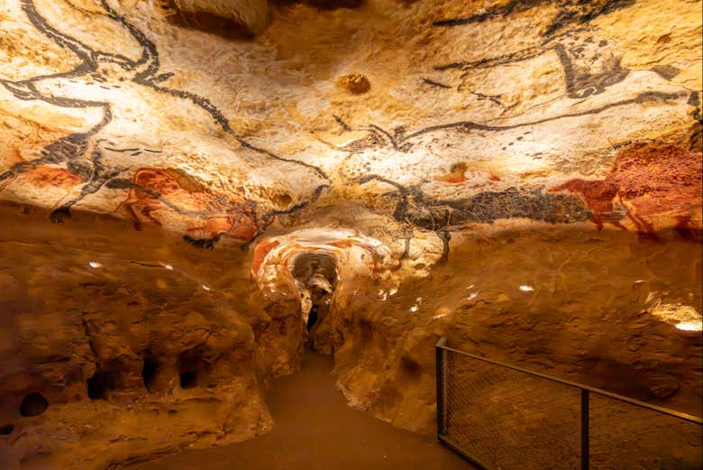 Visita al Centro de Arte rupestre y cueva de Lascaux IV