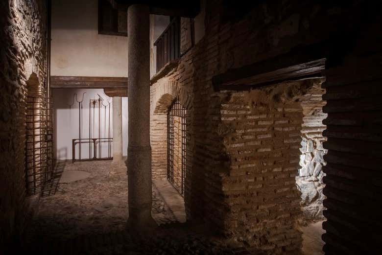 Tour por las termas romanas de Toledo + Sótanos y mazmorras