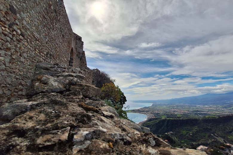 Entrada al castillo de Taormina con audioguía