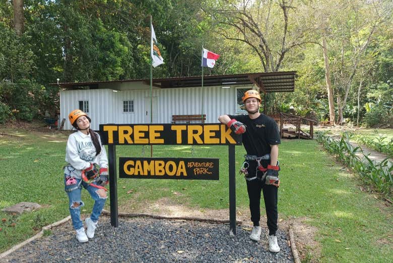 Tirolina en el parque Tree Trek Gamboa