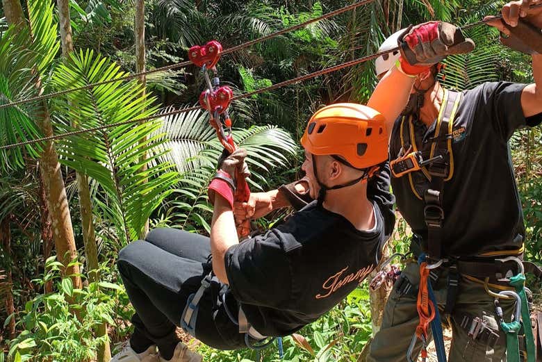 Tirolina en el parque Tree Trek Gamboa