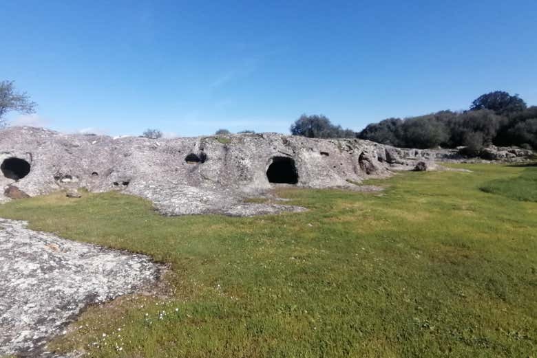 Excursión a la necrópolis de Puttu Codinu y Nuraghe Appiu