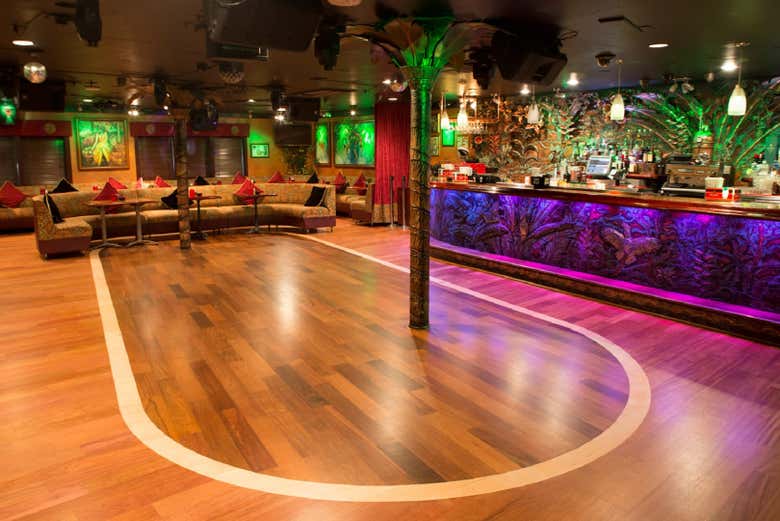 Clase de salsa y bachata en Miami + Entrada a la discoteca Mango’s Nightclub