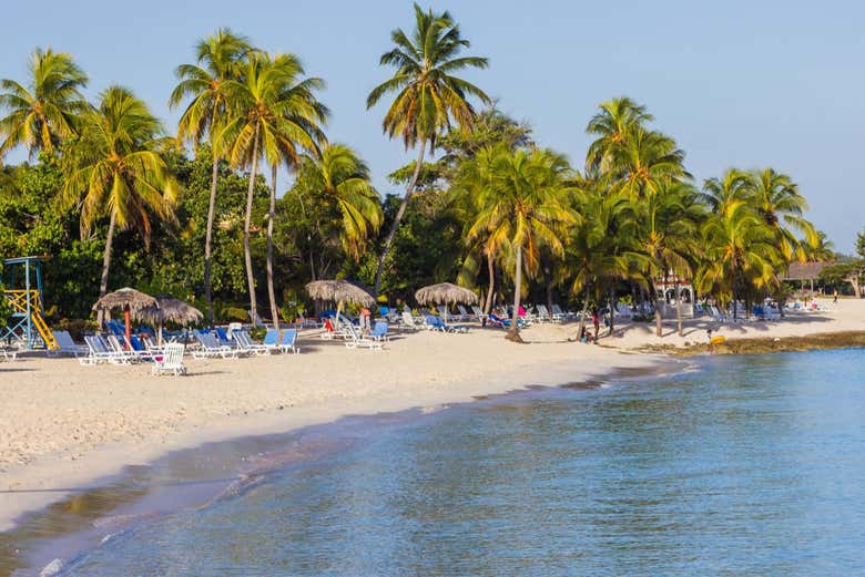 Excursión al Chorro de Maíta y la playa Guardalavaca