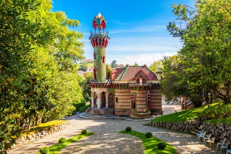 Comillas, Capricho de Gaudí, Santillana del Mar y Bosque de Secuoyas