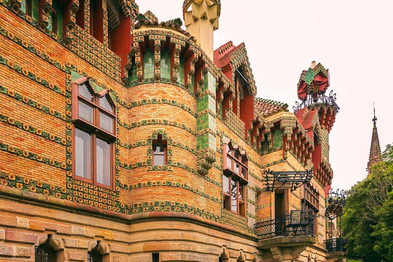 Comillas, Capricho de Gaudí, Santillana del Mar y Bosque de Secuoyas