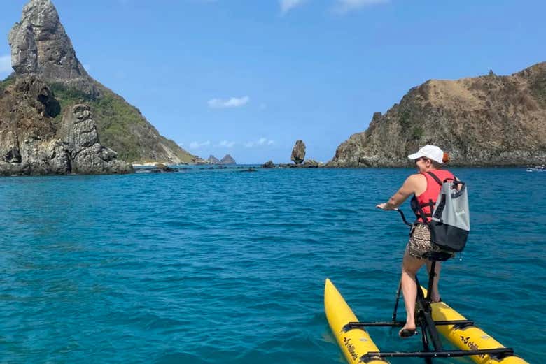 Tour en bicicleta acuática por Fernando de Noronha