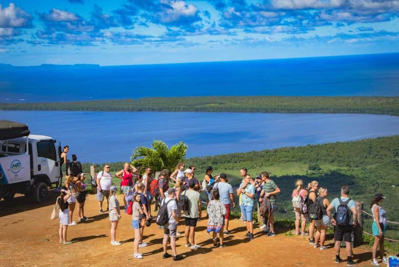 Excursión a Montaña Redonda y la playa Esmeralda