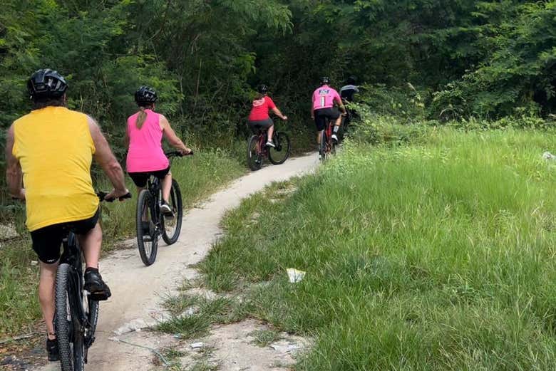 Tour en bicicleta eléctrica por el Parque Nacional Cotubanamá