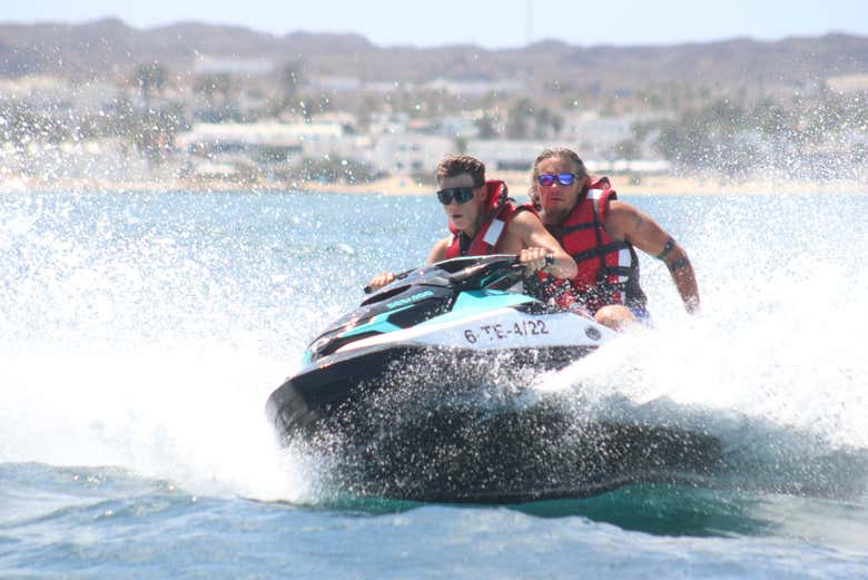 Tour en moto de agua por Corralejo y la isla de Lobos