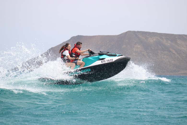 Tour en moto de agua por Corralejo y la isla de Lobos