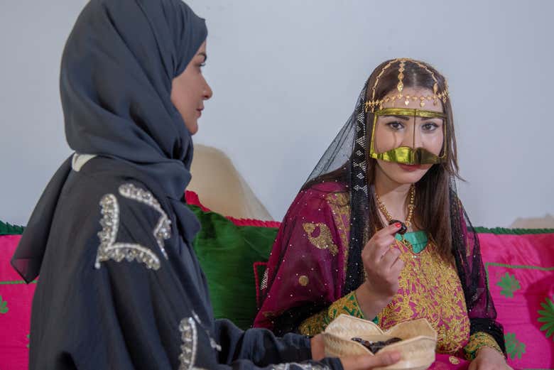 Alquiler de traje tradicional omaní en Jasab