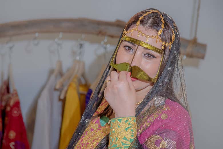 Alquiler de traje tradicional omaní en Jasab