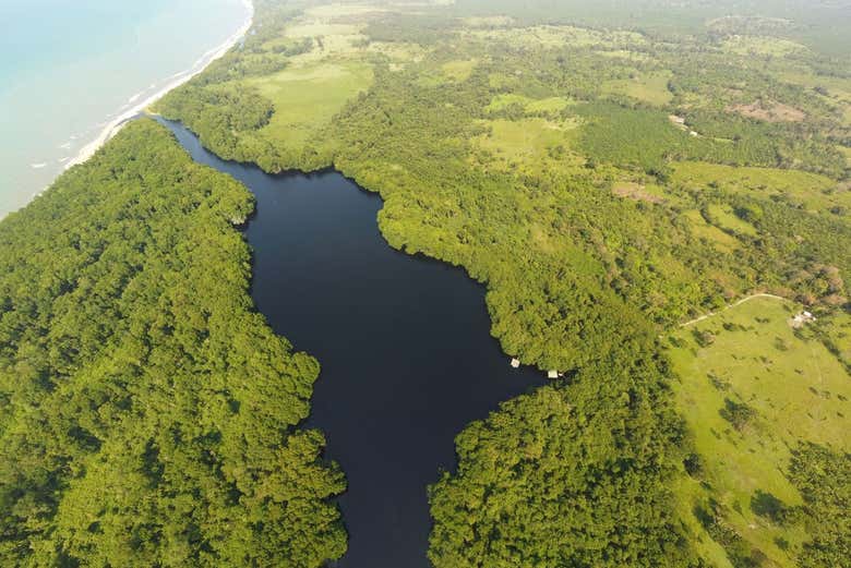 Excursión a la laguna de Cacao y la cuenca del río Cangrejal