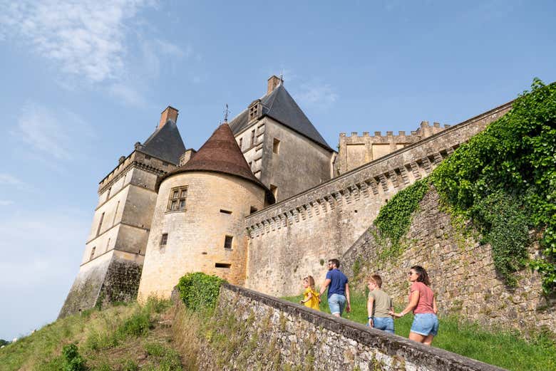 Entrada al castillo de Biron