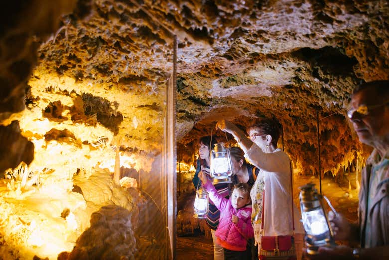 Visita guiada por la Grotte du Grand Roc