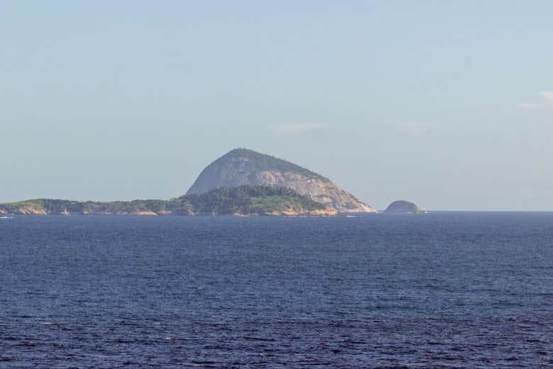 Paseo en barco por las islas Cagarras + Playa Vermelha