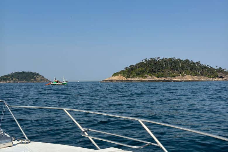 Paseo en barco por las islas Cagarras + Playa Vermelha