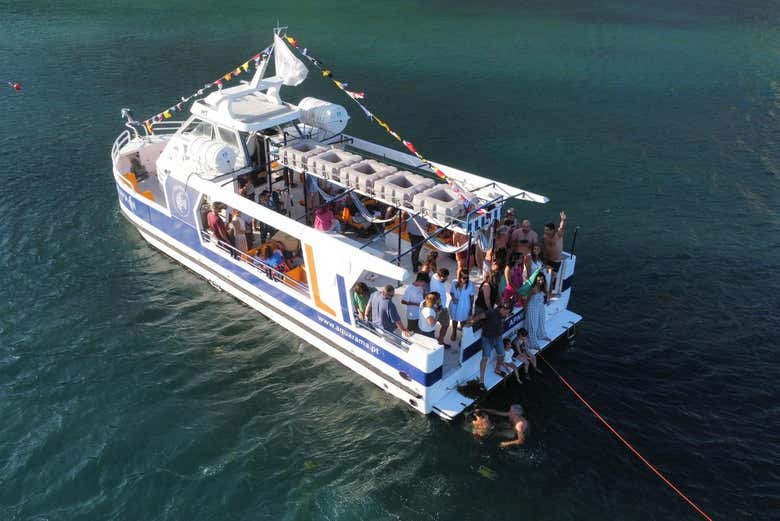 Paseo en barco con fondo de cristal