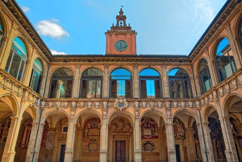Visita guiada por el Archiginnasio de Bolonia