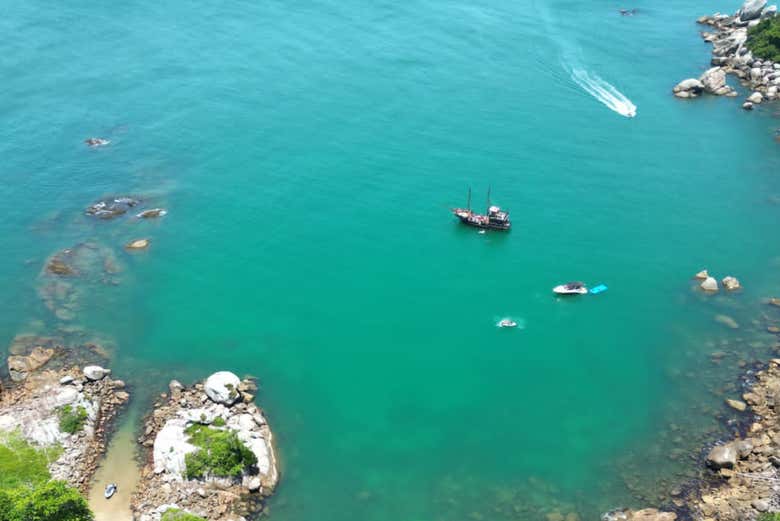 Paseo en barco pirata por Bombinhas