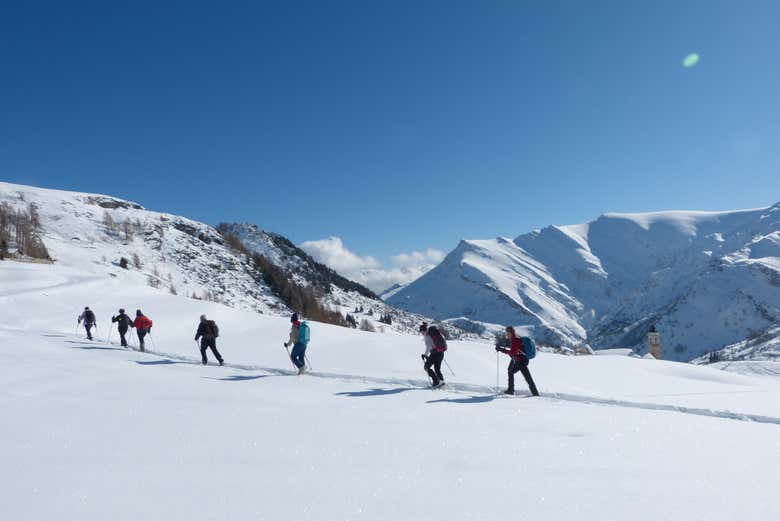 Paseo con raquetas de nieve por los Valles Occitanos