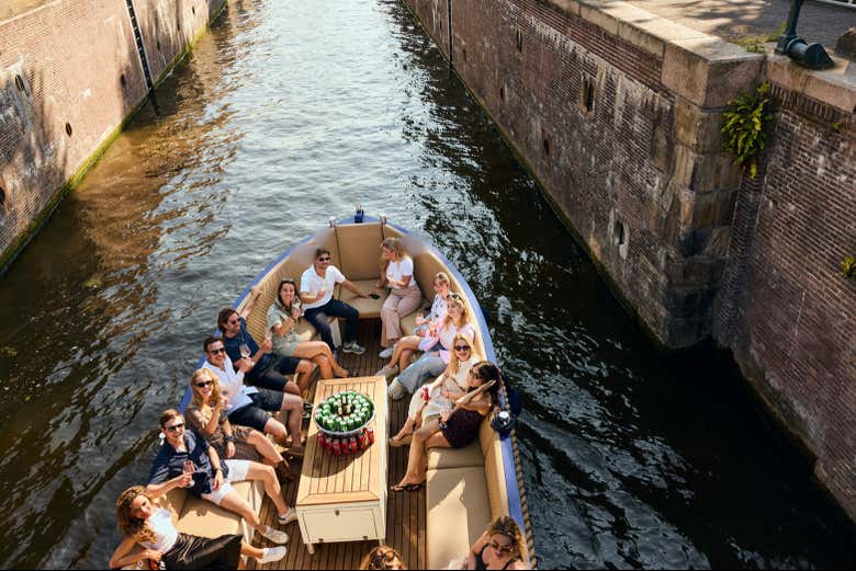 Paseo en barca con guía en español + Bebidas opcionales