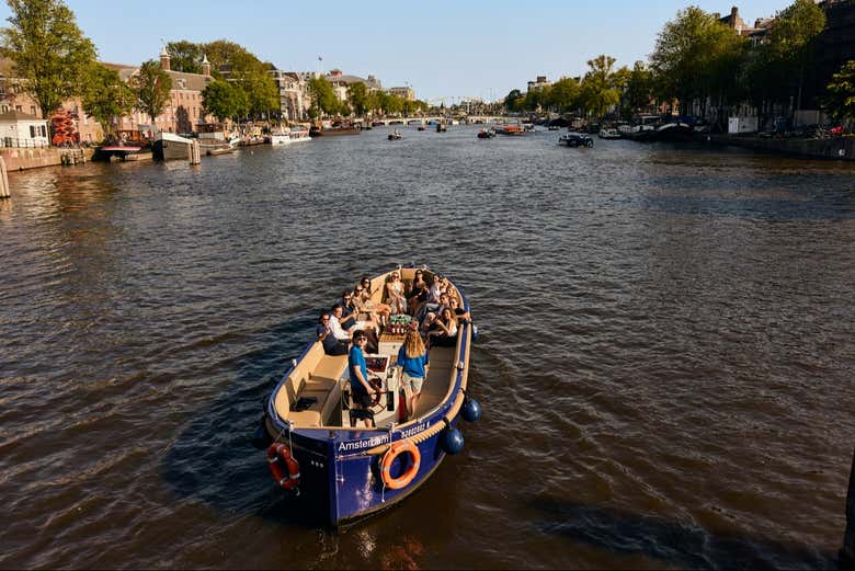 Paseo en barca con guía en español + Bebidas opcionales