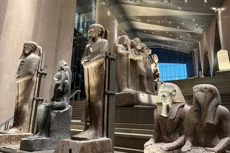 Tour por el Gran Museo Egipcio y las pirámides de Giza con entradas